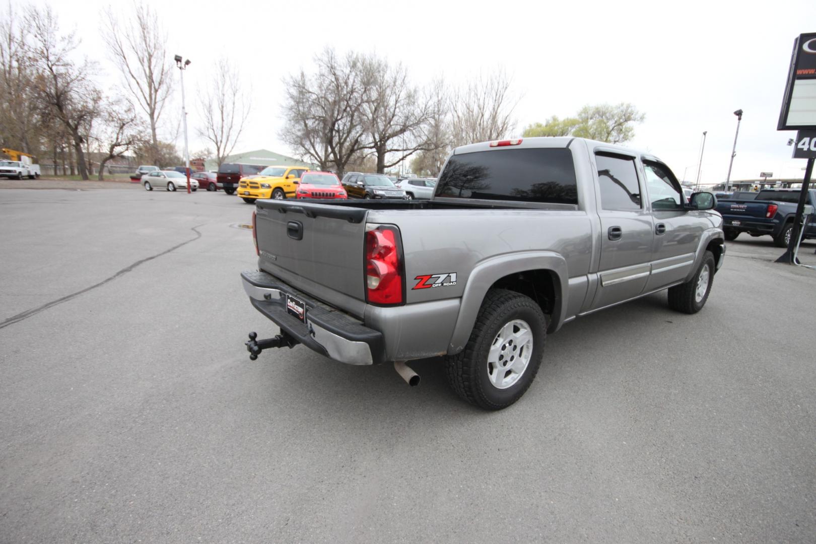 2006 Graystone metallic /dark charcoal Chevrolet Silverado 1500 (2GCEK13T161) , located at 4562 State Avenue, Billings, MT, 59101, (406) 896-9833, 45.769516, -108.526772 - Photo#4